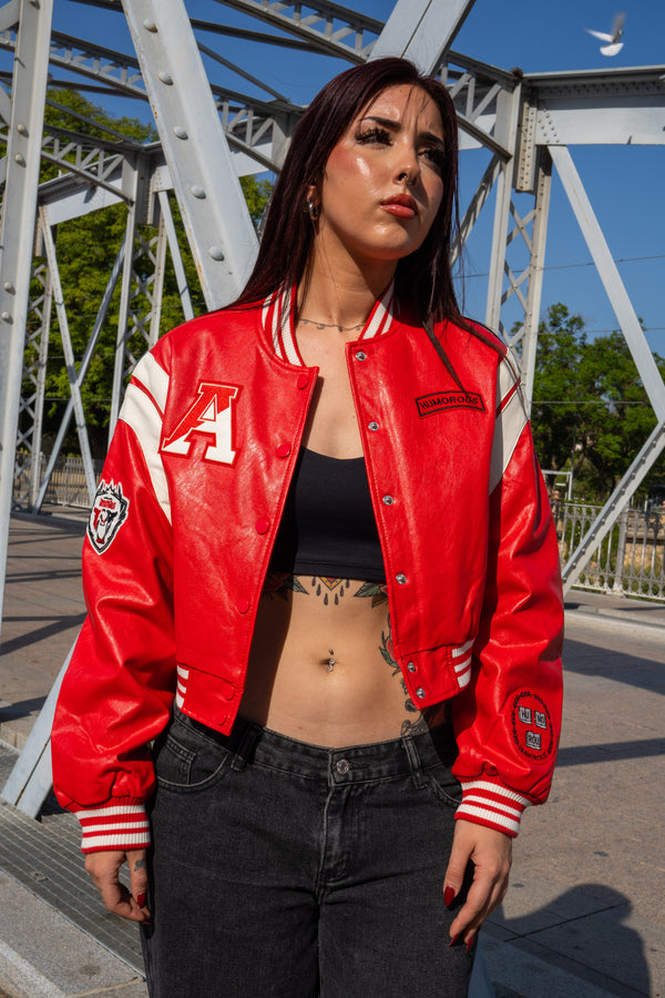 Cazadora polipiel bordada