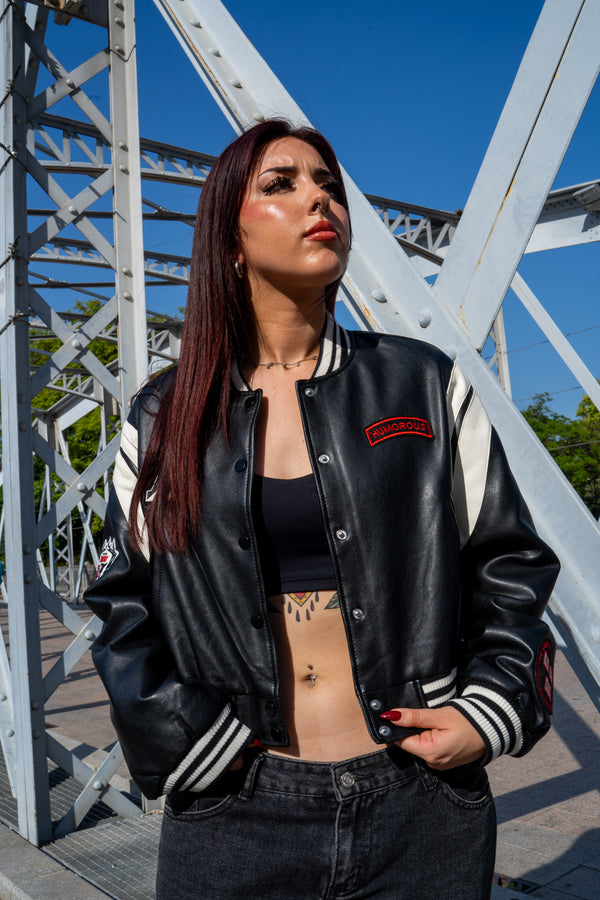 Cazadora polipiel bordada