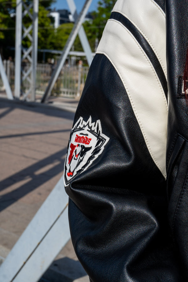 Cazadora polipiel bordada