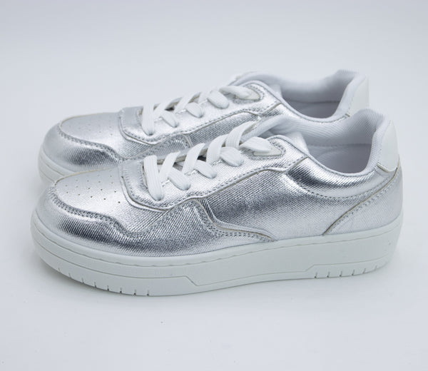 Deportivas efecto metalizado