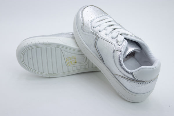 Deportivas efecto metalizado