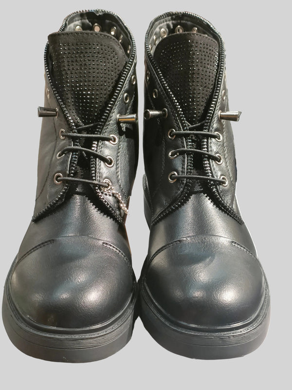 Botines negros con pedrería