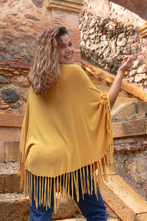 Poncho con flecos