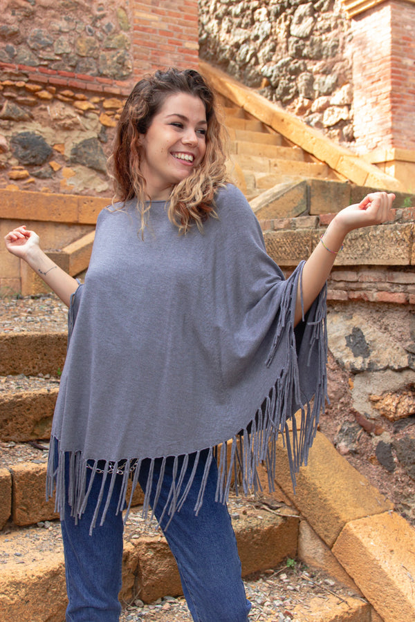 Poncho con flecos