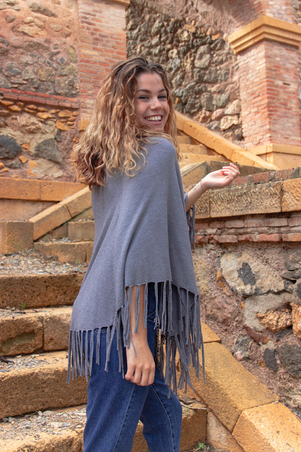 Poncho con flecos
