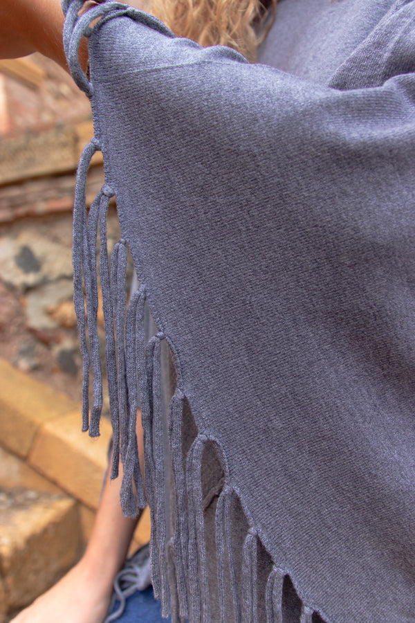 Poncho con flecos