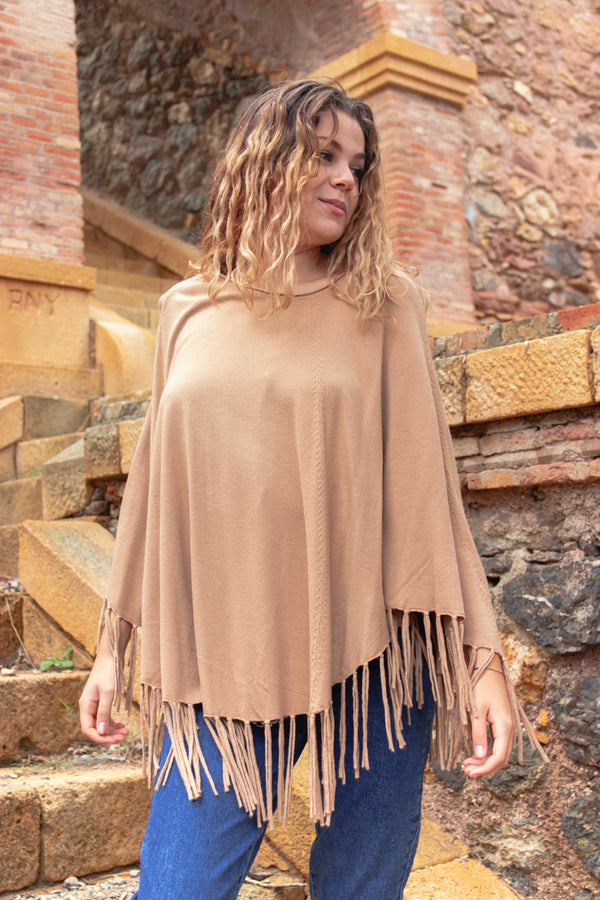 Poncho con flecos