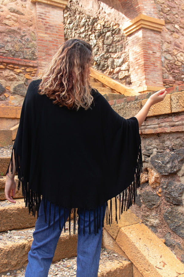 Poncho con flecos