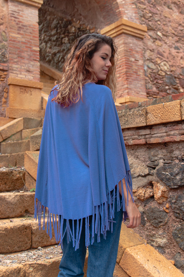 Poncho con flecos