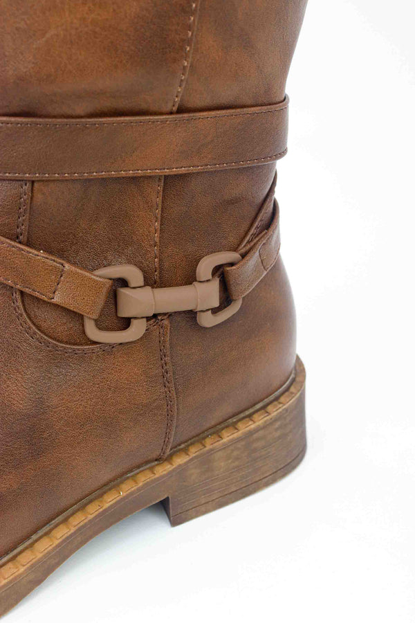 Botas planas de caña alta