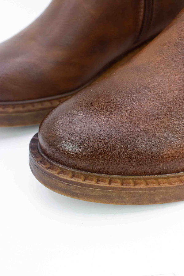 Botas planas de caña alta