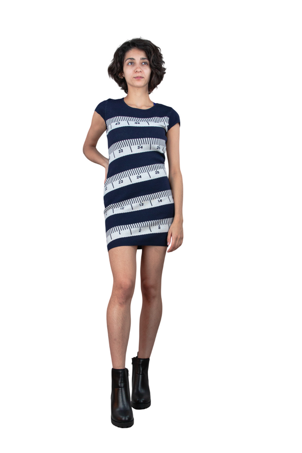 Vestido corto dibujo cinta métrica