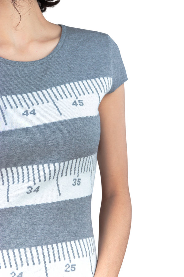 Vestido corto dibujo cinta métrica