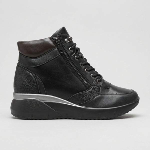 Botines negros con cordoneras