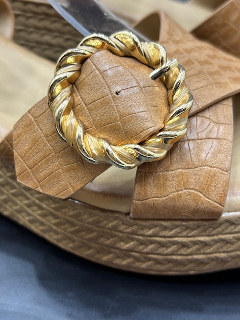 Sandalias Textura Natural Cuña de Media Altura