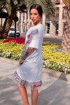 Vestido corto con volante cruzado